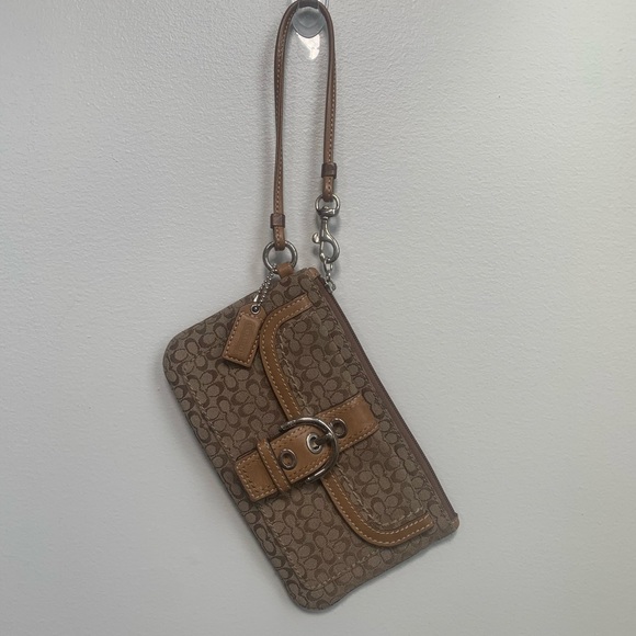 Tan coach wristlet - Picture 3 of 7